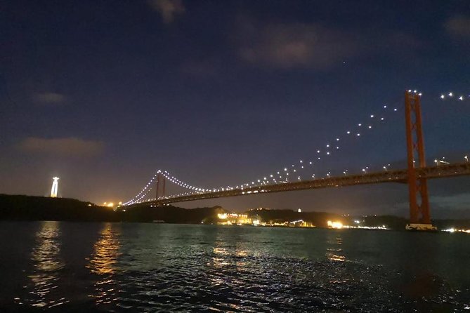 Passing the Year in a Boat with Champagne and Fireworks - Should you book this New Year’s fireworks boat?