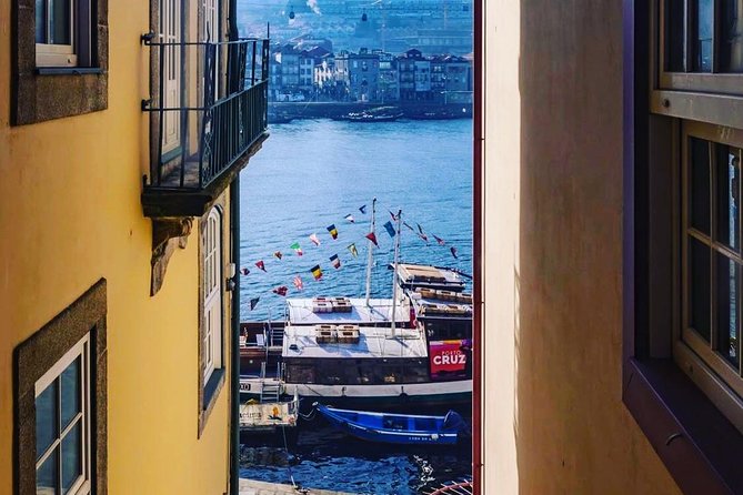 Porto, Aveiro and Costa Nova Private Tour From Lisbon - The lunch window in Porto: how to avoid the time crunch