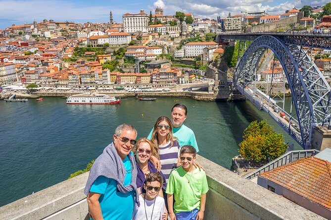 Porto Heritage & Wine: Exclusive Private Day Trip from Lisbon - Stop 2: Catedral do Porto, a fortress-cathedral on the way down