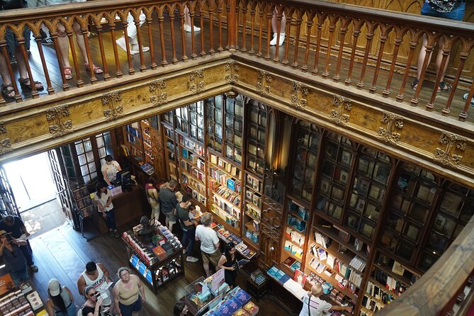 Porto Heritage & Wine: Exclusive Private Day Trip from Lisbon - Stop 3: Sao Bento Railway Station, azulejos that steal the show