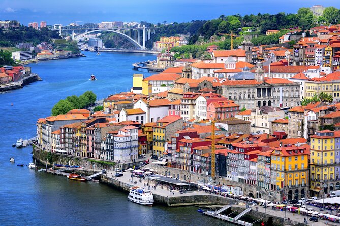 Porto Private Tour from Lisbon with Douro Cruise and Wine Tasting - Lisbon to Porto by van, and why that early start makes sense