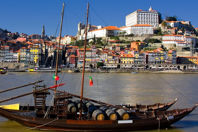 Porto Private Tour from Lisbon with Douro Cruise and Wine Tasting - Porto on foot with inside stops, from São Bento to the cathedral
