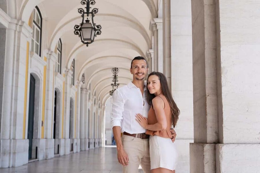 Praça do Comércio: Professional Photoshoot with a Local - Praça do Comércio: The Yellow Facades and River Light