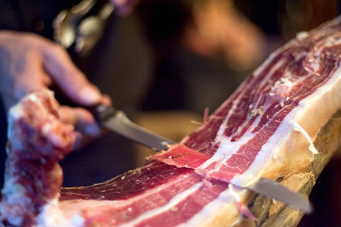 Premium Lisbon Port Wine and Tapas Tasting - Tapas pairing: cheeses, Iberian meats, and olive oil