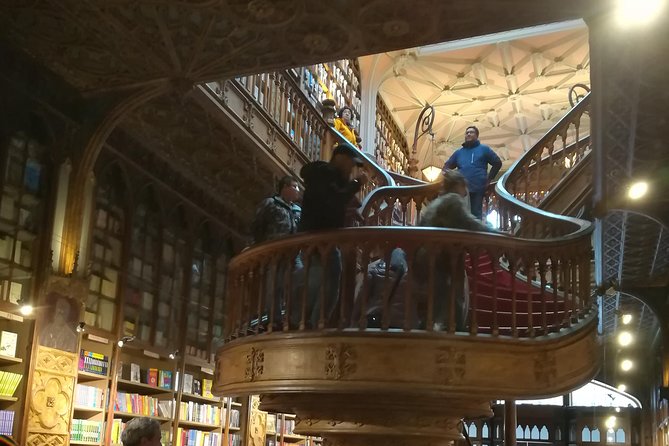 Premium Porto Private Day Trip from Lisbon with Local Guide - Ribeira for lunch and the river neighborhood feel