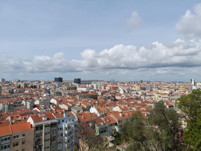 Privat Walking Tour in Alfama, Baixa, Chiado - Baixa and Praça do Comércio: classic Lisbon open space after the maze