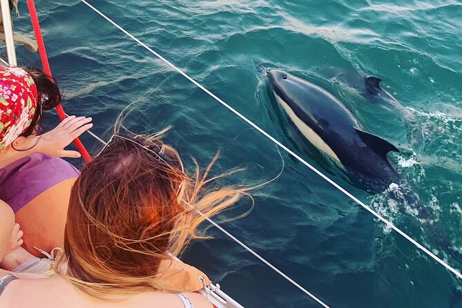 PRIVATE BOAT TOUR Lisbon - Wine onboard, welcome drink, and the skipper touch