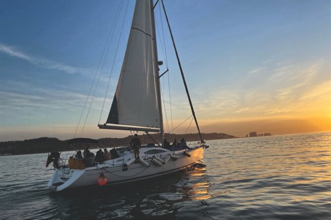PRIVATE BOAT TOUR Lisbon - Weather-proof cruising and what to wear on the Tagus