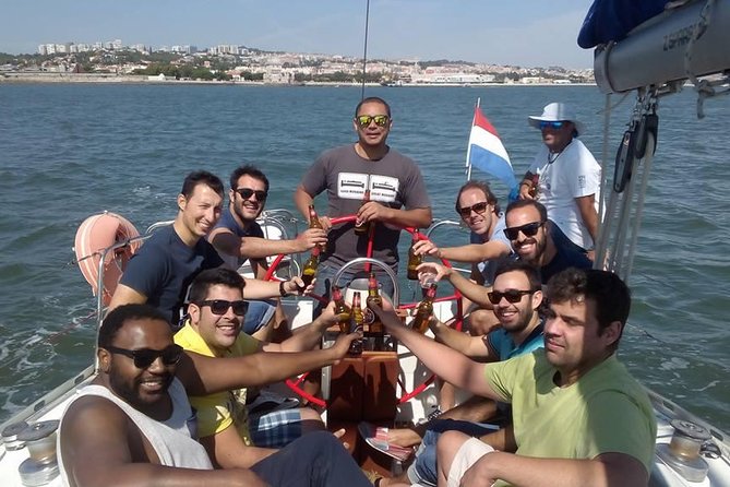PRIVATE BOAT TOUR Lisbon - Who should book this Lisbon private boat cruise?