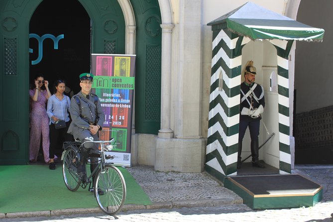 Private City Tour Lisbon Fundamental - Chiado: Shopping District Energy and Fernando Pessoa