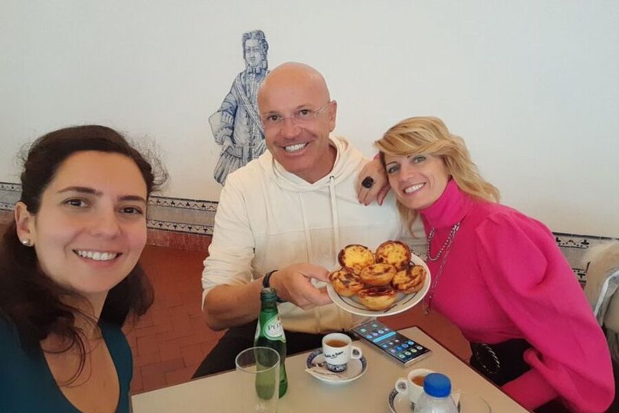 Private Custom Tour with a Local Guide Lisbon - What your guide actually does on the streets