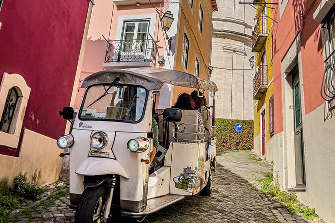 Private Half-Day Eco Tuk Tuk Tour in Lisbon - Gardens and quiet-to-night energy near São Pedro de Alcântara