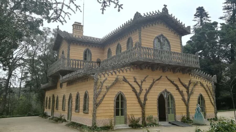 Private Half Day tour Sintra Pena Palace & Initiantion Well - Getting picked up in Lisbon or Cascais, and why it matters