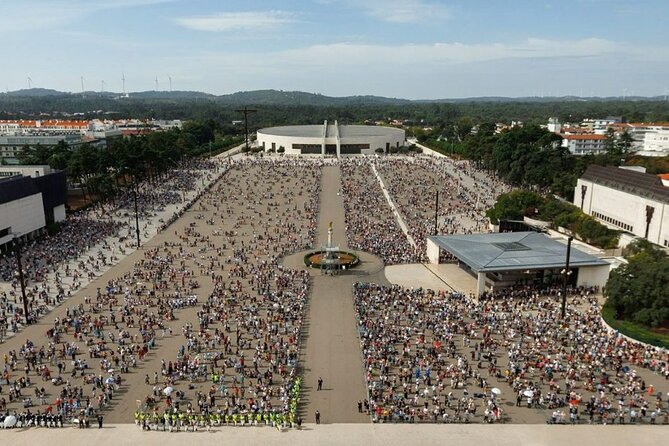 Private Half Day Tour to Fátima - The Sanctuary of Fátima: where the story is tied to the ground