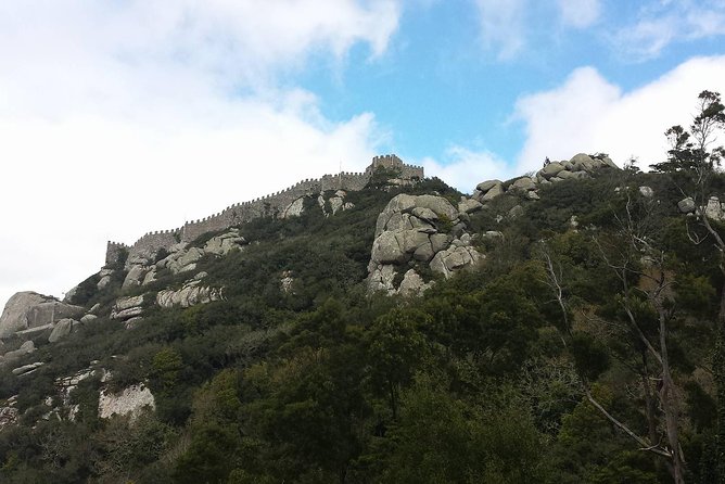 Private Monuments Tour in Sintra from Lisbon - Stop 2: Castelo dos Mouros walls and the big view break