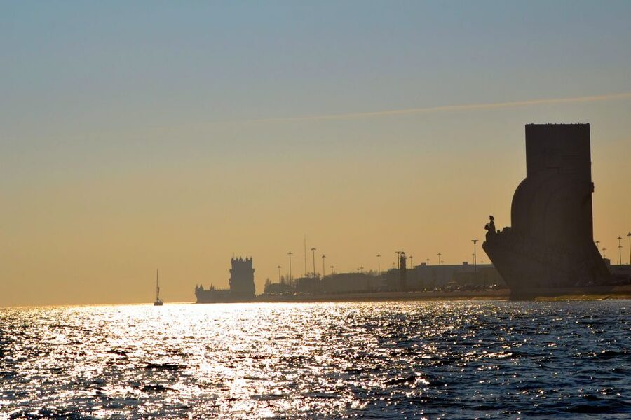 Private Romantic cruise with sparkling wine- 2-Hour- Lisbon - Views on the Water: Lisbon Skyline Without the Crowds