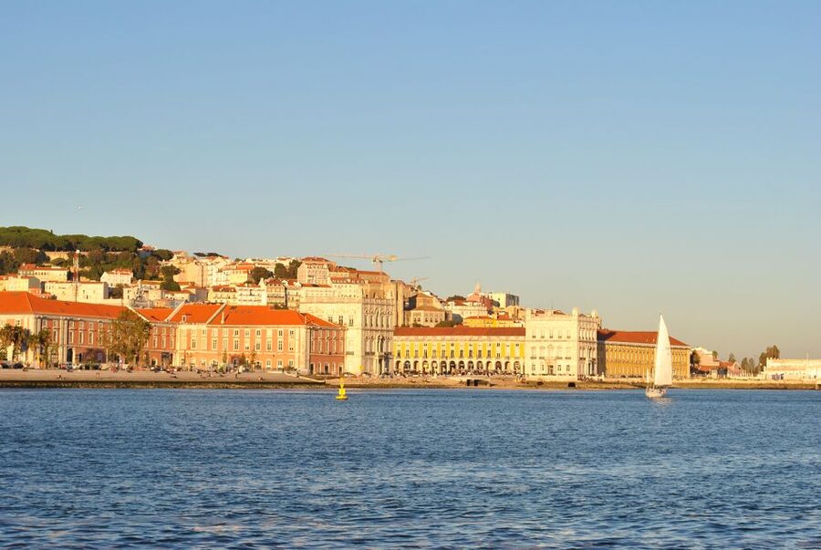 Private Romantic cruise with sparkling wine- 2-Hour- Lisbon - Logistics That Matter: Meeting Point, Pickup, and What You Should Bring