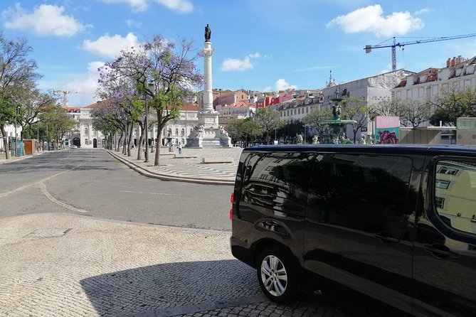 Private Round-Trip Transfer – Lisbon Airport & City Center - The Ride in Lisbon: Comfort, Water, Wi-Fi, and GPS