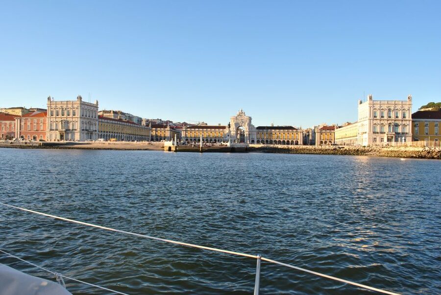 Private Sailing Boat Tour Lisbon with a drink: 2 to 8 Hours - Comfort, weather, and what to bring (so the day stays fun)