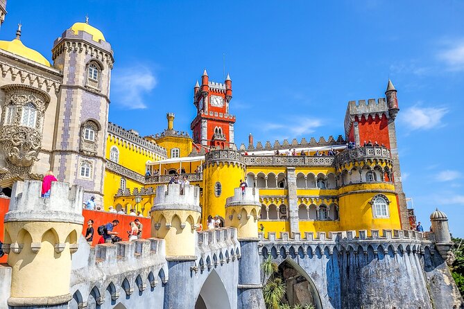 Private Sintra Tour : Pena Palace & Regaleira Tickets - Cascais: wrap the day with a relaxed coastal town walk