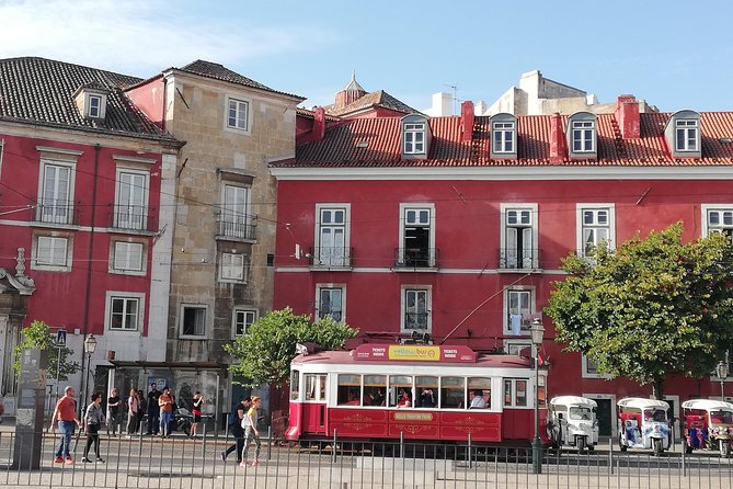 Private Tour 8 Hours Lisbon - Alfama on foot, narrow streets and steep stairs with free time