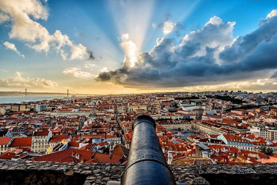 Private Tour: Cristo Rei, Belem, São Jorge Castle, 360°View. - Price and Value for a Private BMW Lisbon Tour
