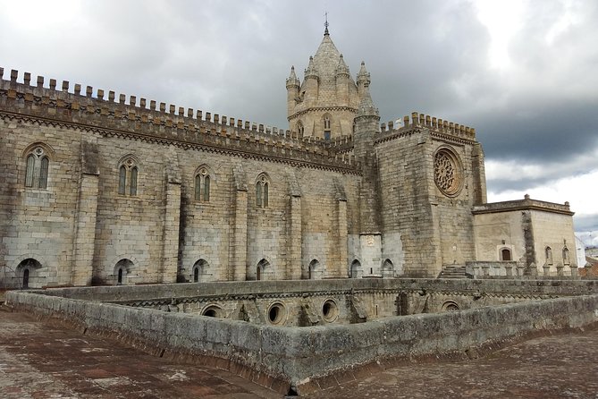 Private Tour Évora - Wine Tasting - Beautiful Medieval Village of Monsaraz - Ervideira wine cellars and a guided tasting of 10 wines