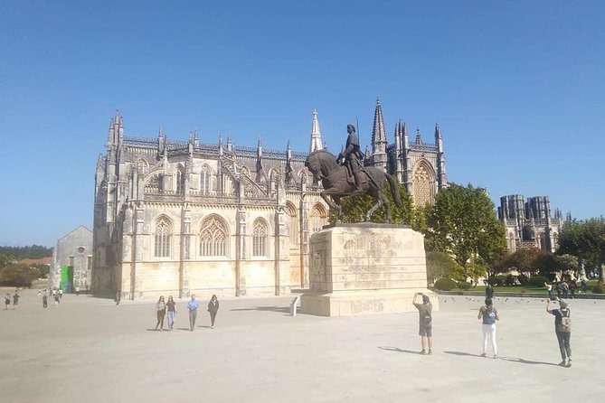 Private Tour Fatima-Batalha-Nazaré-Óbidos from Lisbon full day - Óbidos: castle walls, short strolls, and the ginginha moment