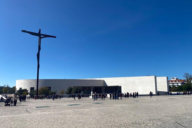 Private tour Fátima - half day - Stop 1: Basilica de Nossa Senhora do Rosário de Fátima, the main reason you came