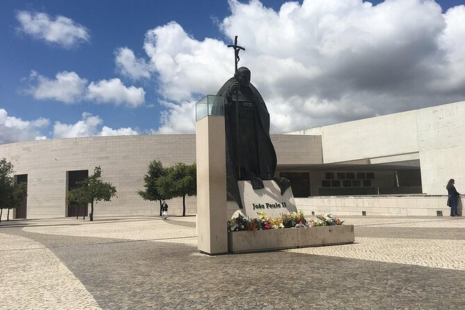 Private tour Fátima - half day - Stop 4: Parish Church of Fátima (Matriz), where local devotion starts