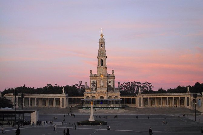Private Tour Fátima, Nazaré, and Óbidos Day Trip from Lisbon - Price and logistics: what $359.03 buys you