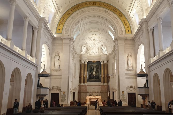 Private Tour Fátima - Nazaré - Batalha - Óbidos - Inside the sanctuary complex: what to focus on during your time