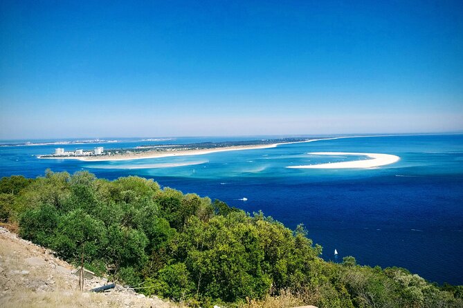 Private tour for 1 to 4 people of Arrábida and its landscapes - Sesimbra: beach time plus the castle for sea air and old walls