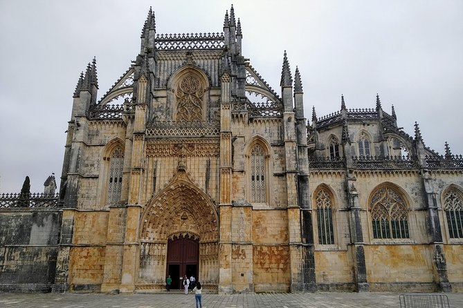 Private tour for 1 to 8 people: Fátima, Batalha, Nazaré and Óbidos - Paolo’s approach: punctual, personable, and flexible with your time