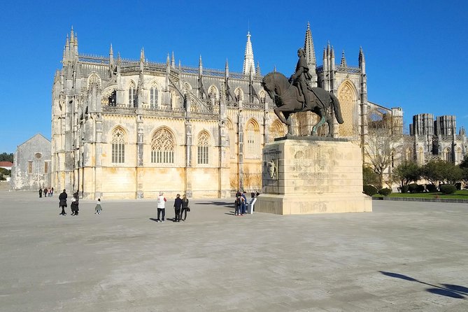 Private tour for 1 to 8 people: Fátima, Batalha, Nazaré and Óbidos - Fátima’s sanctuary and the Apparition Chapel experience