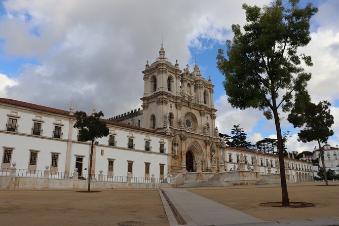 Private Tour from Lisbon to Porto – Your Journey, Your Adventure! - Fatima’s Basilica and Cova da Iria: a pilgrimage place with real-world presence