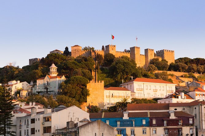 Private Tour: Lisbon Sunset Walking Tour with Fado Show and Dinner - The Fado show at dinner: what you gain with reserved seats