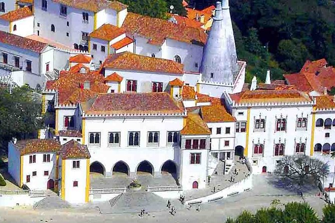 Private tour Portugal 4 days from Lisbon - Getting around: Mercedes Benz comfort, Wi-Fi, and a real driver-guide