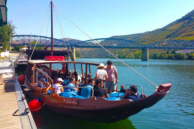 Private tour Portugal 6 days from Lisbon - Aveiro to Nazare to Óbidos: finish with canals, monastery, giant waves, and medieval walls