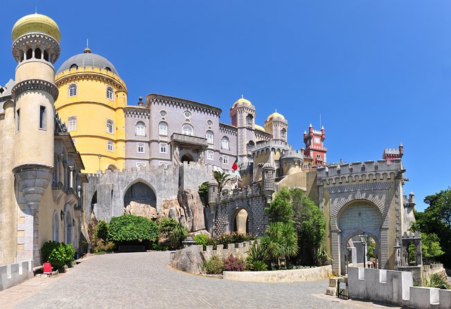 Private Tour Sintra - Quinta da Regaleira: the initiation pit, spiral staircase, and hidden lake feeling
