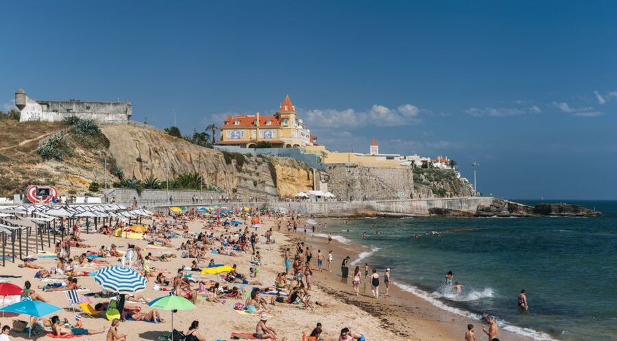 Private Tour - Sintra with Pena Palace and Cascais - Getting out of Lisbon smoothly in a Mercedes, with a guide who knows the flow