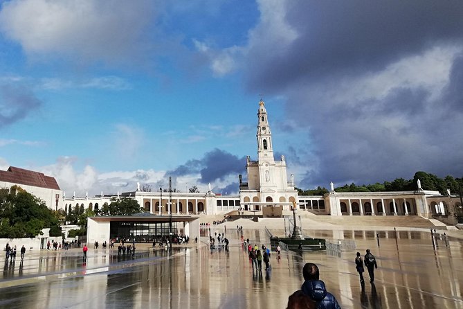 Private Tour to Fatima, Batalha, Nazare and Obidos from Lisbon - Nazaré: Sitio viewpoint first, then the memory chapel, then Praia do Norte waves