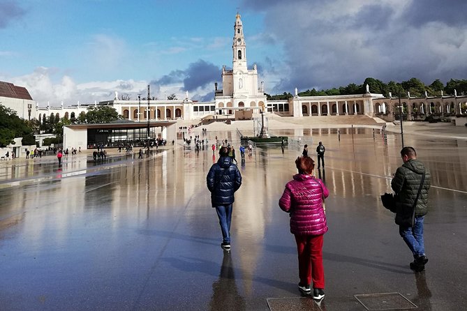 Private Tour to Fatima from Lisbon - The white Basilica of the Holy Trinity and 11 o’clock Mass