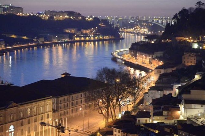 Private Tour to History of Porto & Porto Calem Cellars & Wine Tasting - Your first Porto stop: Sé do Porto, the fortified-feeling Romanesque cathedral