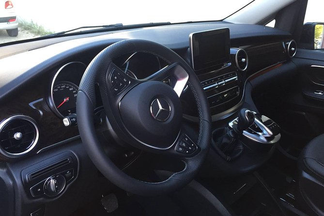 Private Transfer from Lisbon to Porto or from Porto to Lisbon - Airport meeting points: the Vodafone store tip matters
