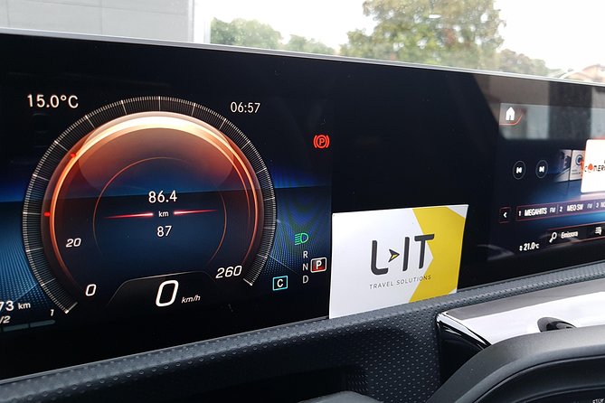 Private Transfer from Lisbon to Porto with WiFi on Board - The vehicle experience: comfort, adapters, and air conditioning