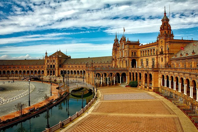 Private Transfer from Lisbon to Seville with 2 hours for sightseeing - Door-to-door pickup that actually saves you from Lisbon friction