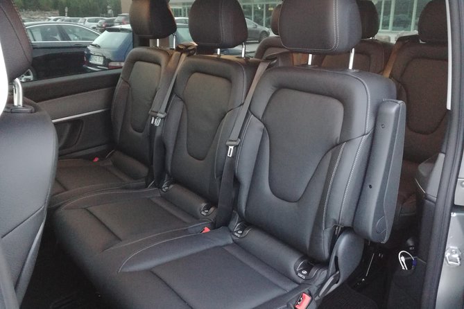 Private transfer Lisbon / Porto with tour included. - Door-to-Door Pickup and Drop-Off, With Real Time Saved