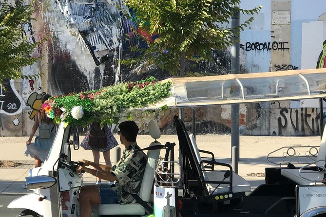 Private tuk tuk tour in old city Lisbon (Standard-1h30) - Miradouro da Senhora do Monte, Finishing With Castelo S. Jorge in View (15 Minutes)