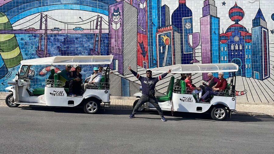 Private tuktuk Tour : unforgettable Old Town Lisbon - Pickup in Lisbon, and how to find the tuktuk